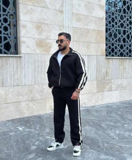 Düz çizgili bol kesim eşofman takımı