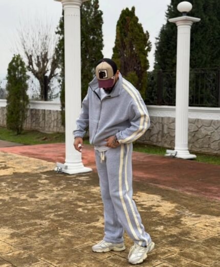 Düz çizgili bol kesim eşofman takımı